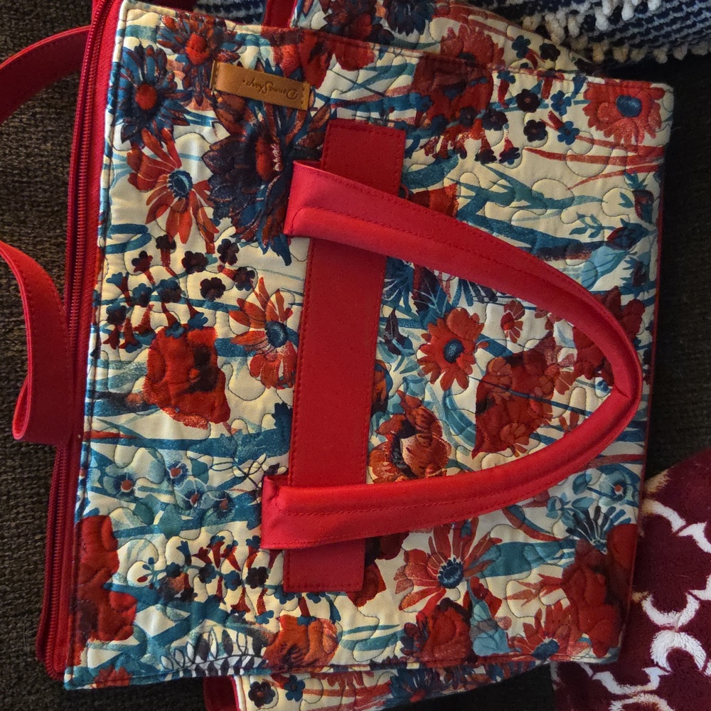 Donna Sharp Purse With Shoulder Strap. Original Tag. Pattern Is Abilene Summer - Picture 2 of 3